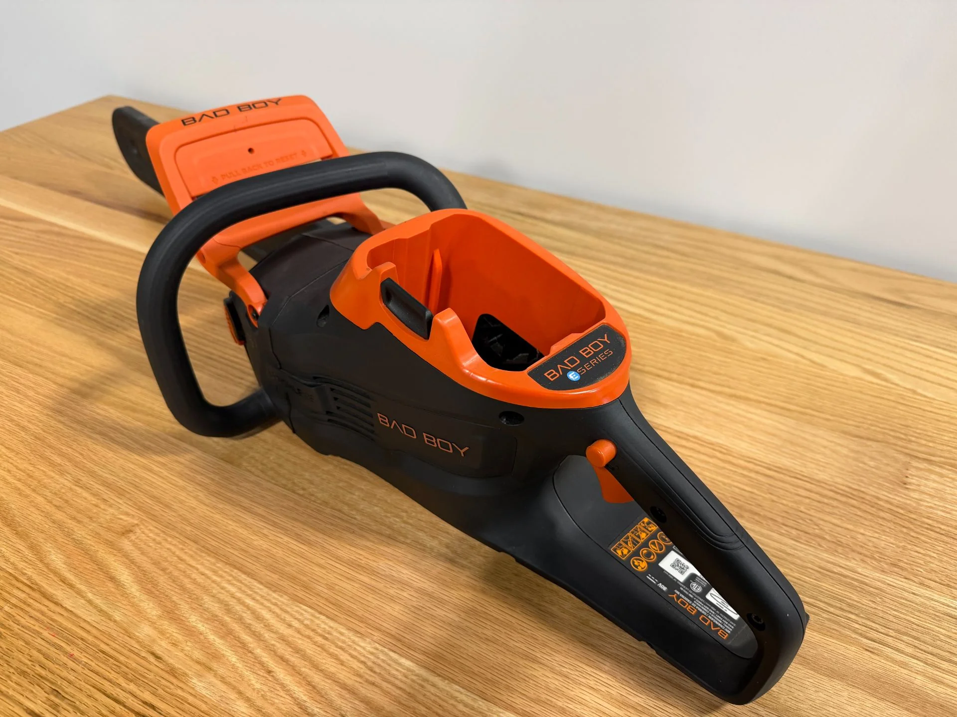 Bad Boy E-Series 80V 18" Chainsaw With 4AH Battery for Sale - 088-7515-00 - Image 5