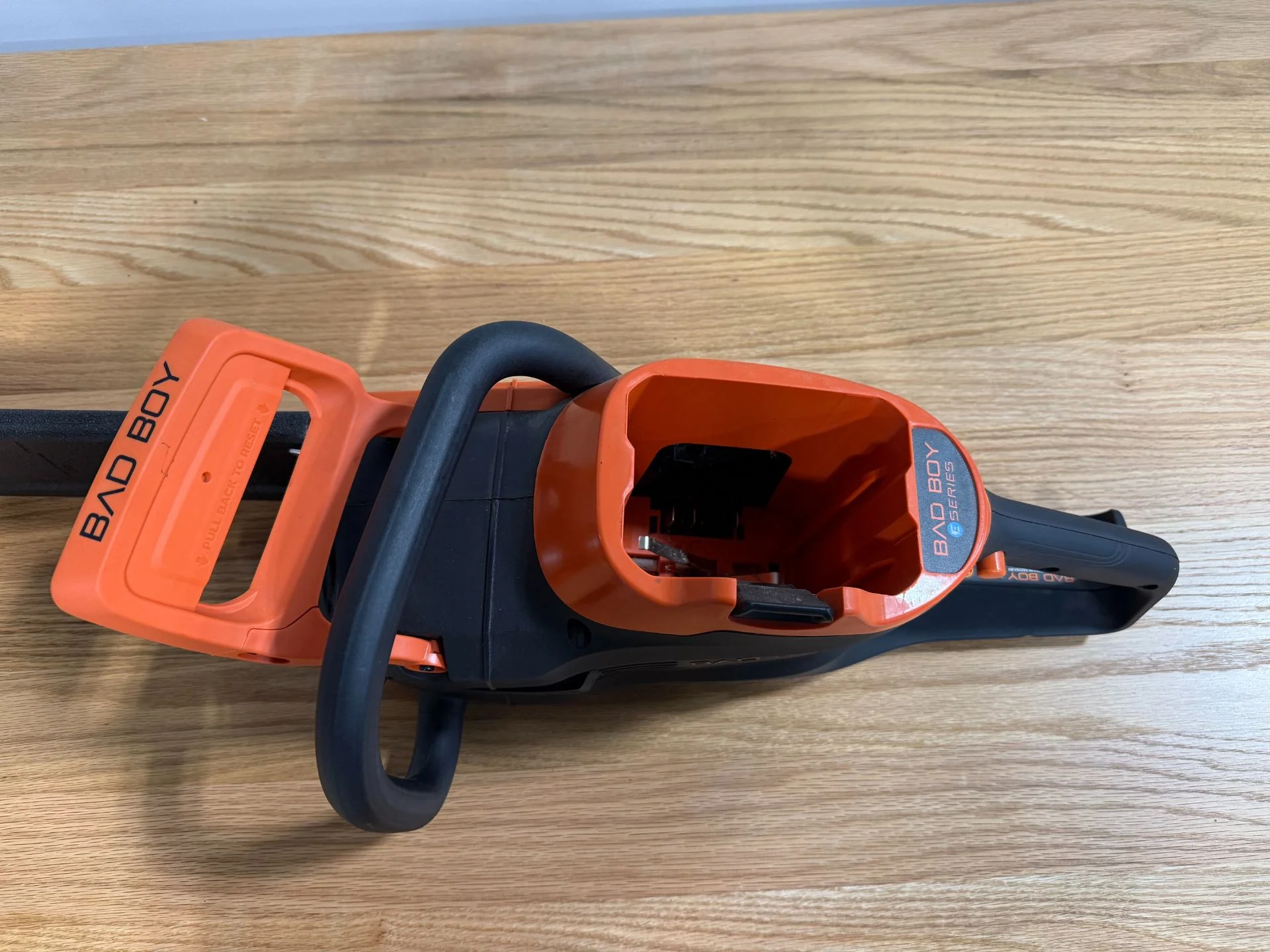 Bad Boy E-Series 80V 18" Chainsaw With 4AH Battery for Sale - 088-7515-00 - Image 7