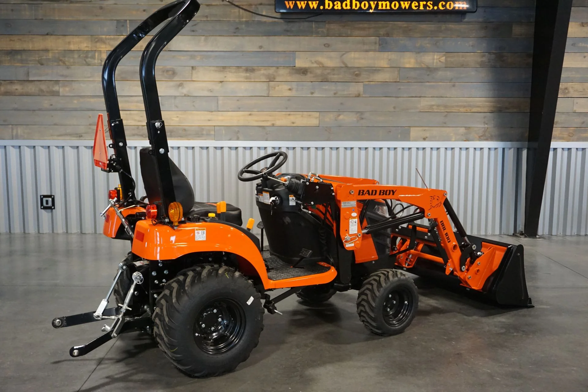 1022H - 10 SERIES, 22HP W/ 100 LOADER - Image 6