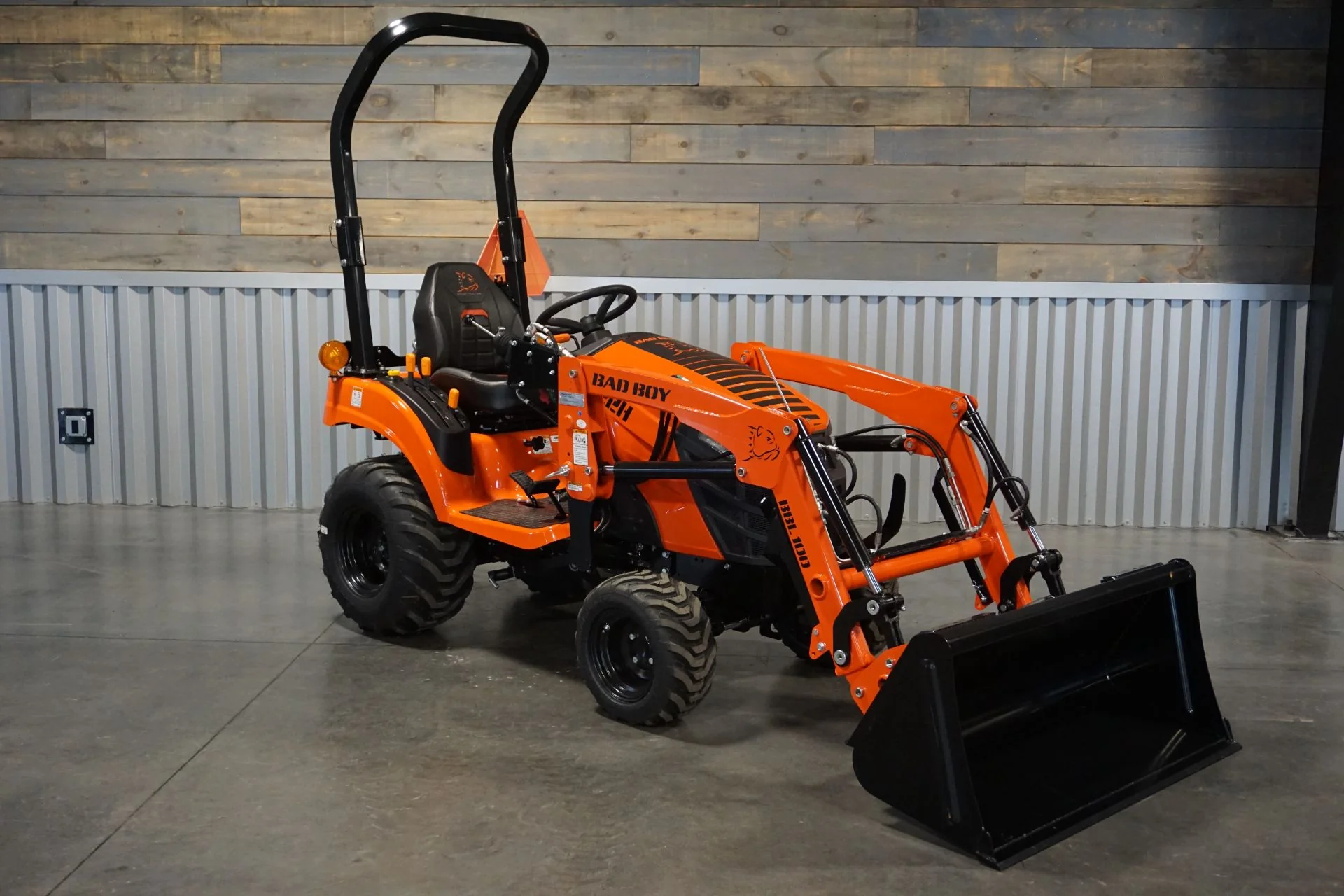 1022H - 10 SERIES, 22HP W/ 100 LOADER - Image 8