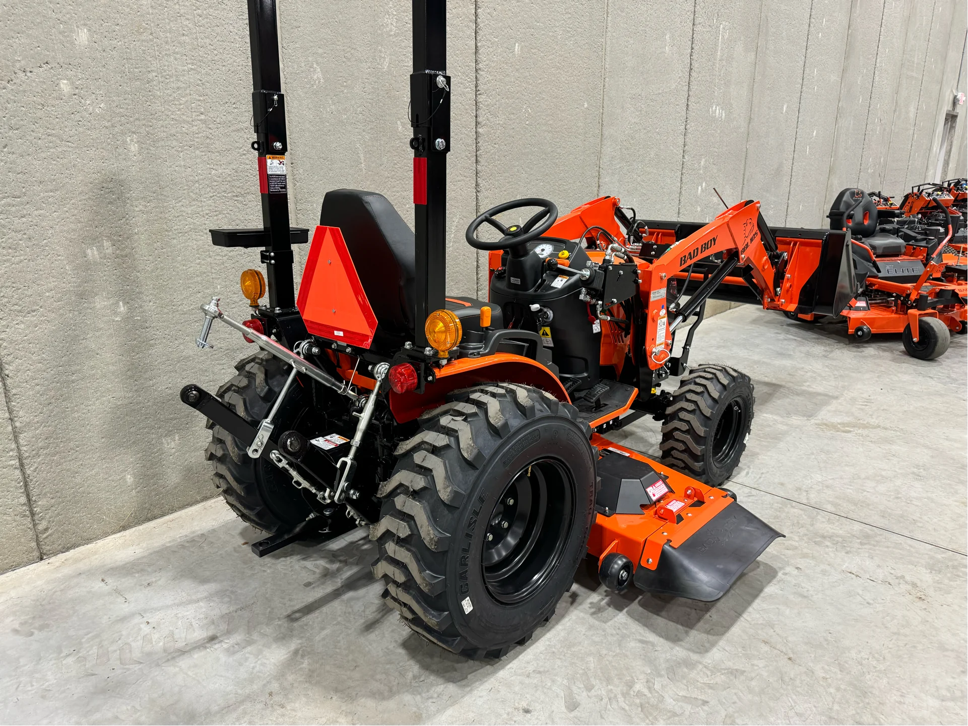 1025H - 10 SERIES, 24 HP W/ 105 LOADER - Image 6