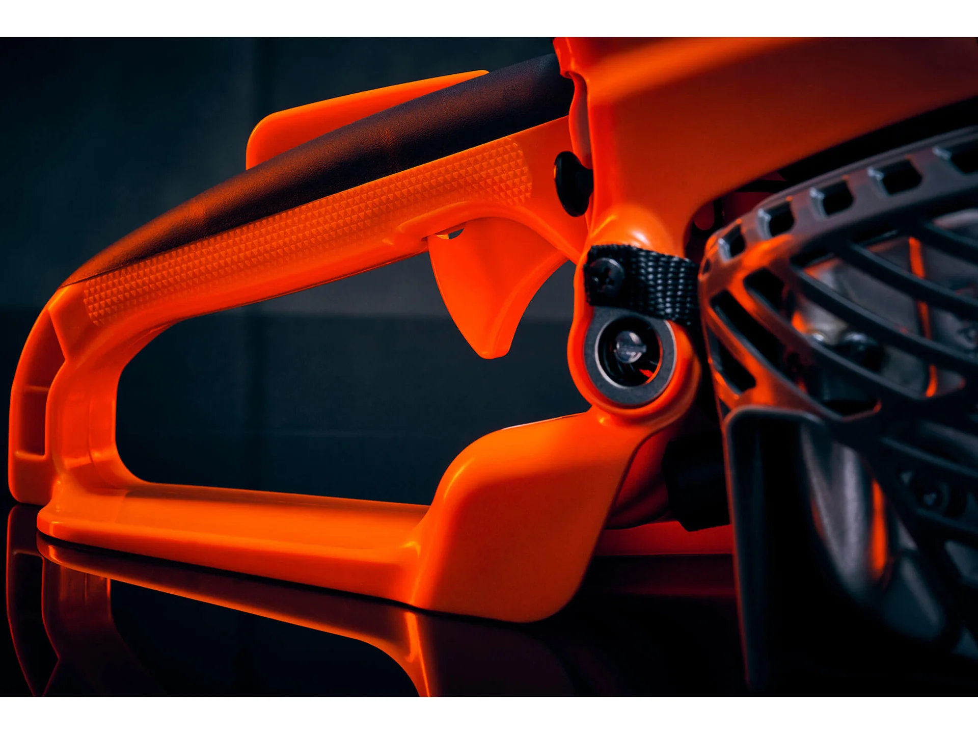 Bad Boy Tools CS300-14 30.1 cc Gas Powered 14" Chainsaw for Sale - 088-7671-00 - Image 9