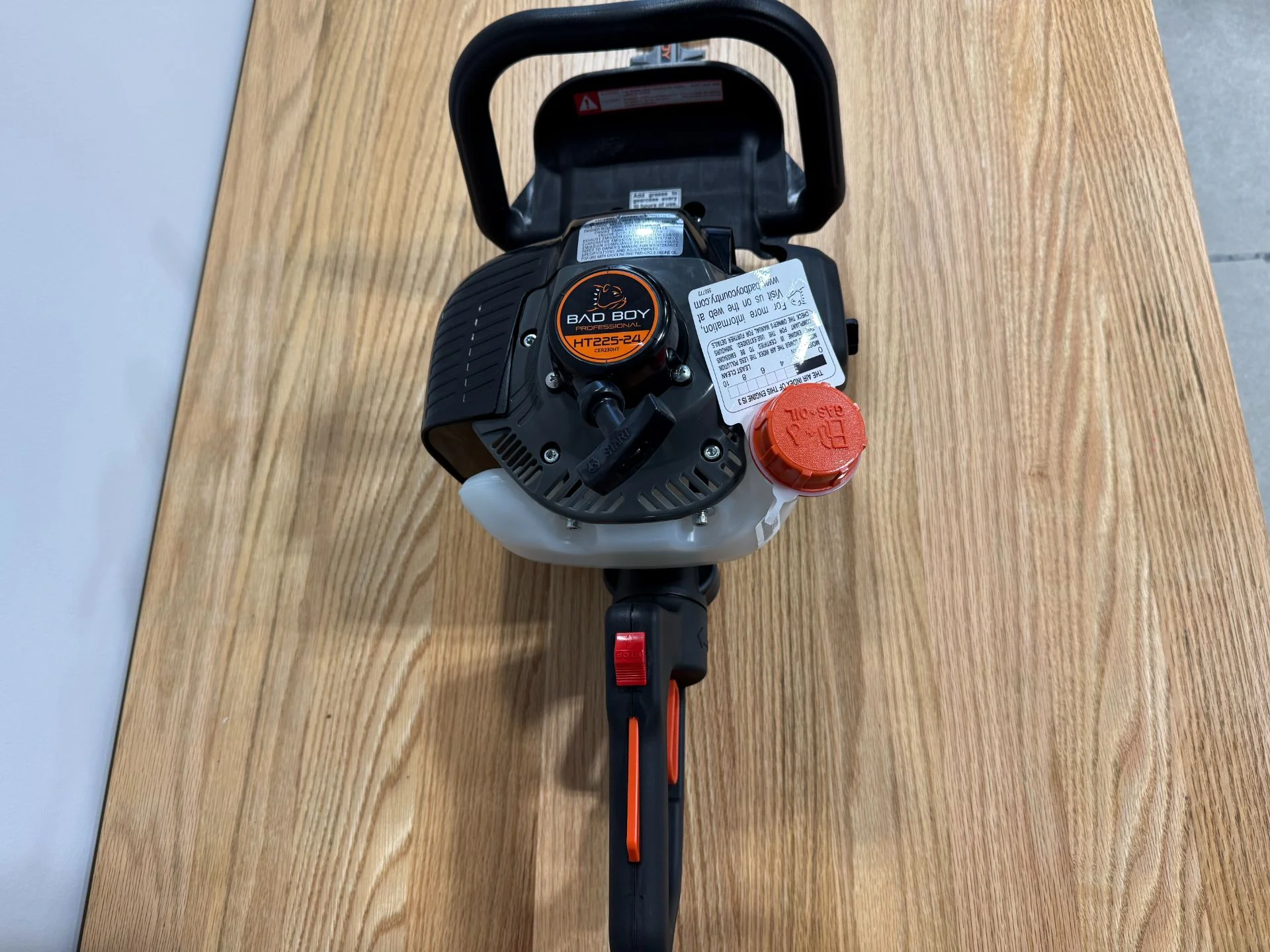 Bad Boy Tools HT225-24 Professional Gas Powered Hedge Trimmer For Sale - 088-7673-00 - Image 4
