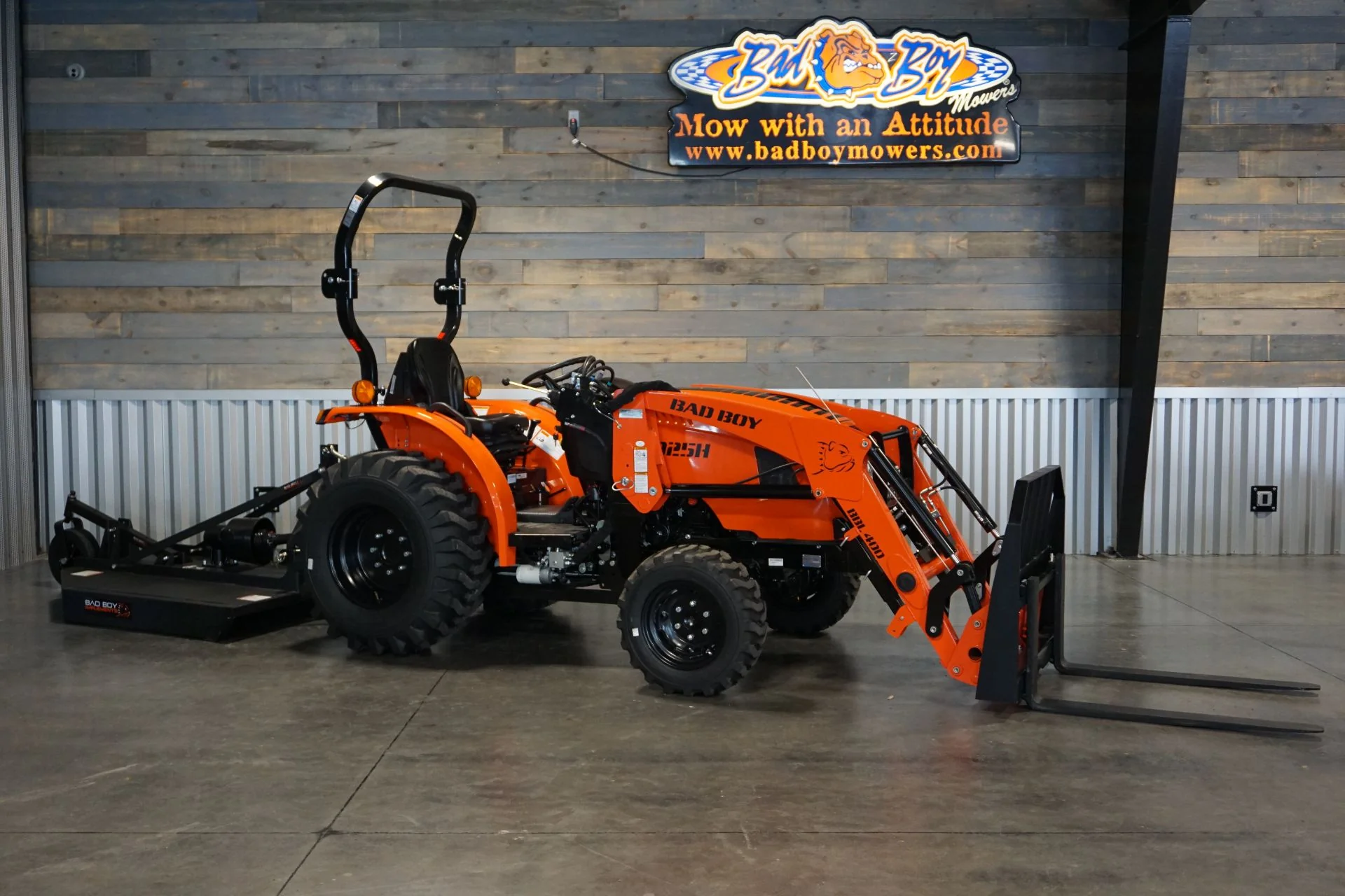 4025H Essentials Package Tractor, Loader, Bucket, 5' Brush Cutter, 42" Pallet Forks - Image 15