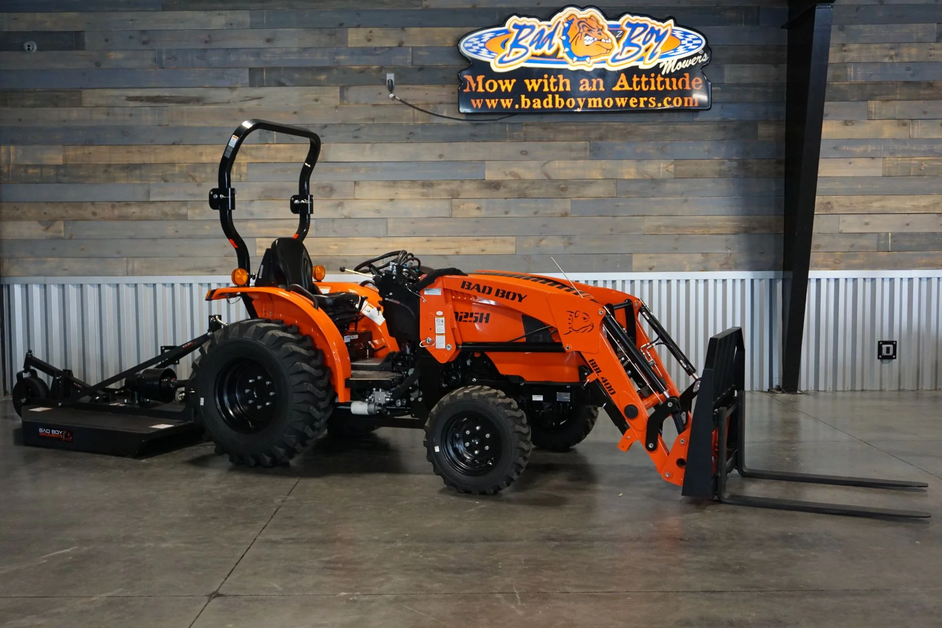 4025H Essentials Package Tractor, Loader, Bucket, 5' Brush Cutter, 42" Pallet Forks - Image 16