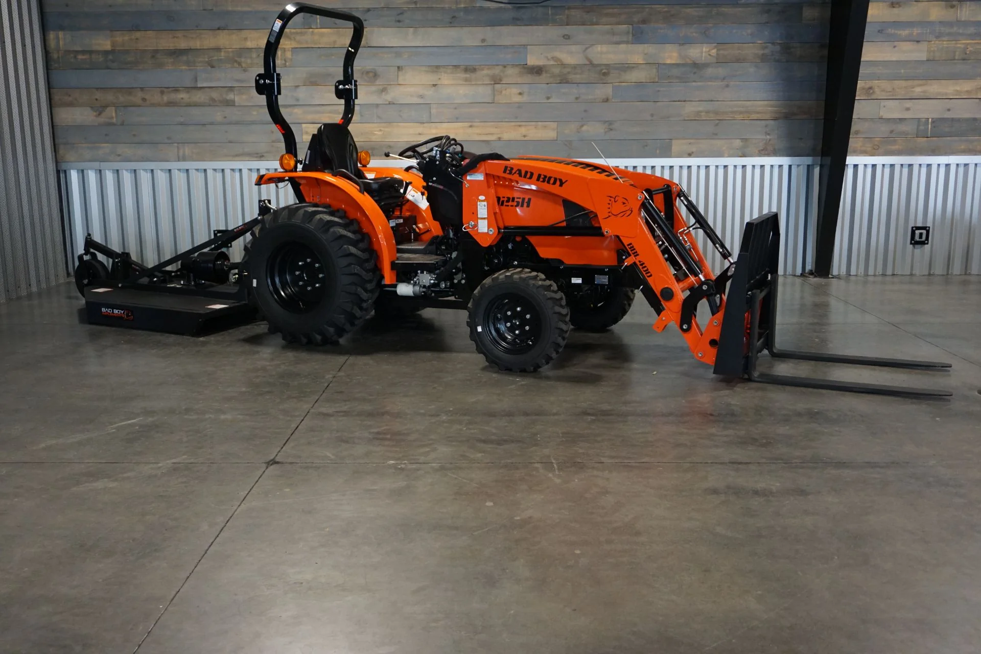 4025H Essentials Package Tractor, Loader, Bucket, 5' Brush Cutter, 42" Pallet Forks - Image 17