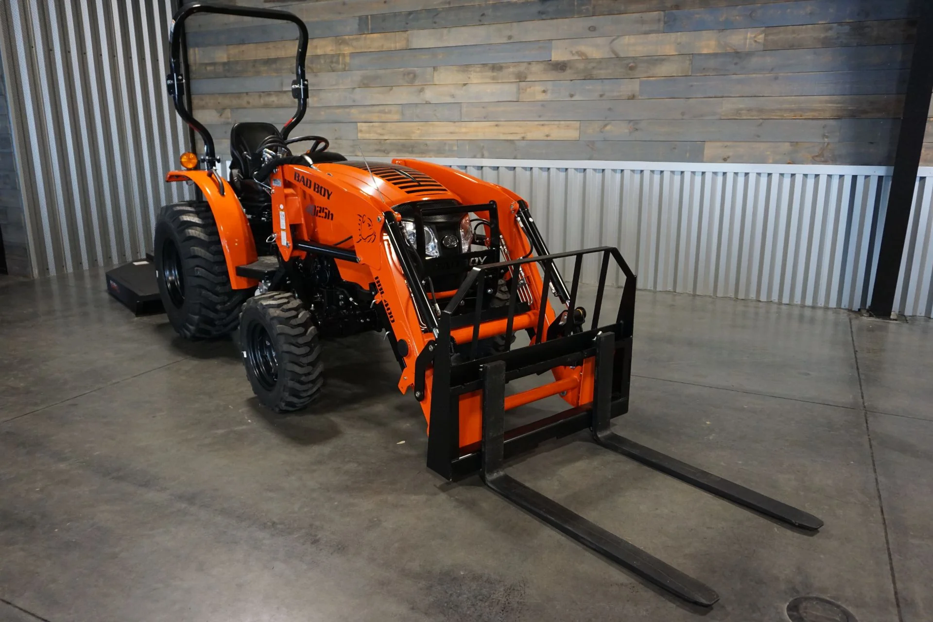 4025H Essentials Package Tractor, Loader, Bucket, 5' Brush Cutter, 42" Pallet Forks - Image 18