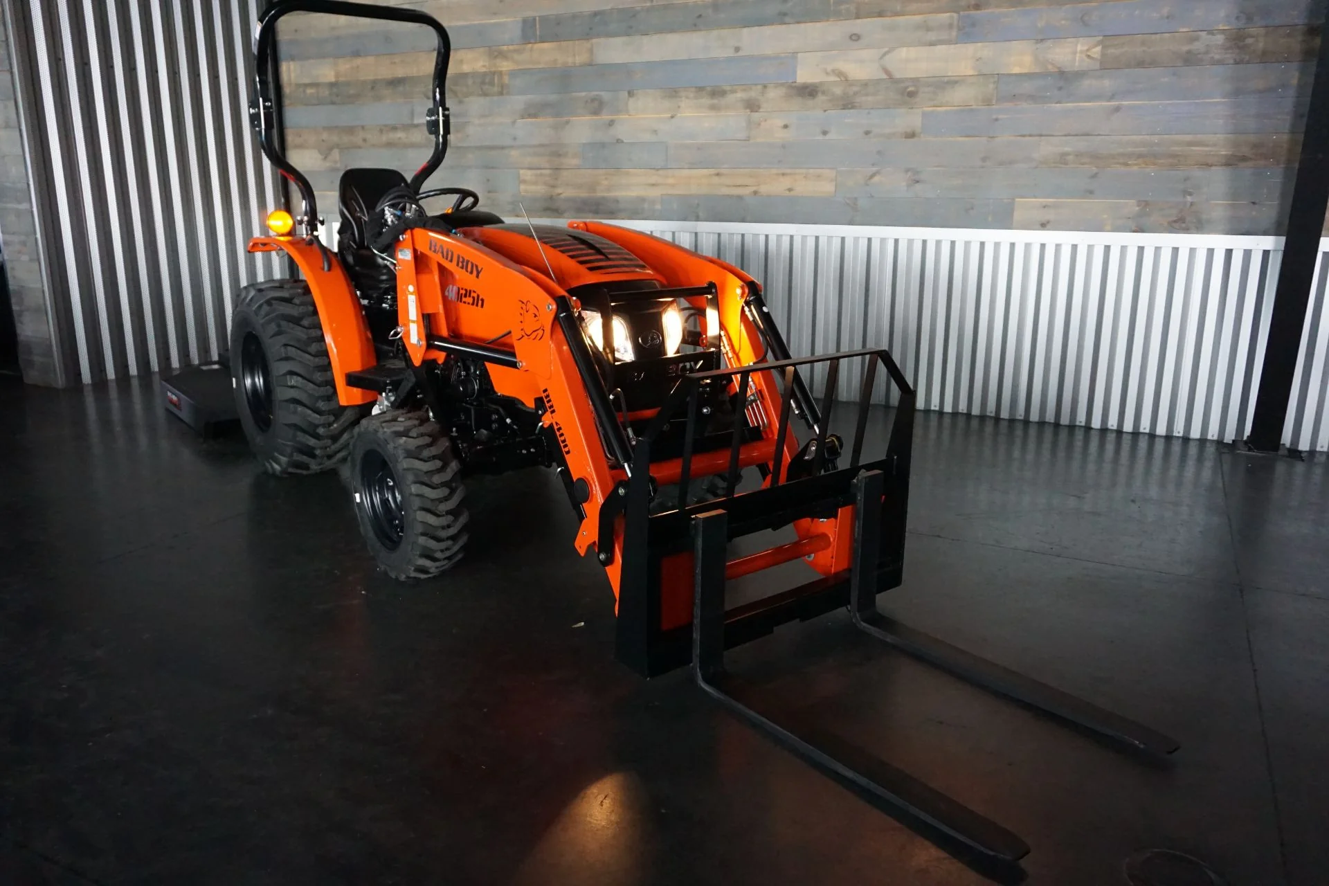 4025H Essentials Package Tractor, Loader, Bucket, 5' Brush Cutter, 42" Pallet Forks - Image 19