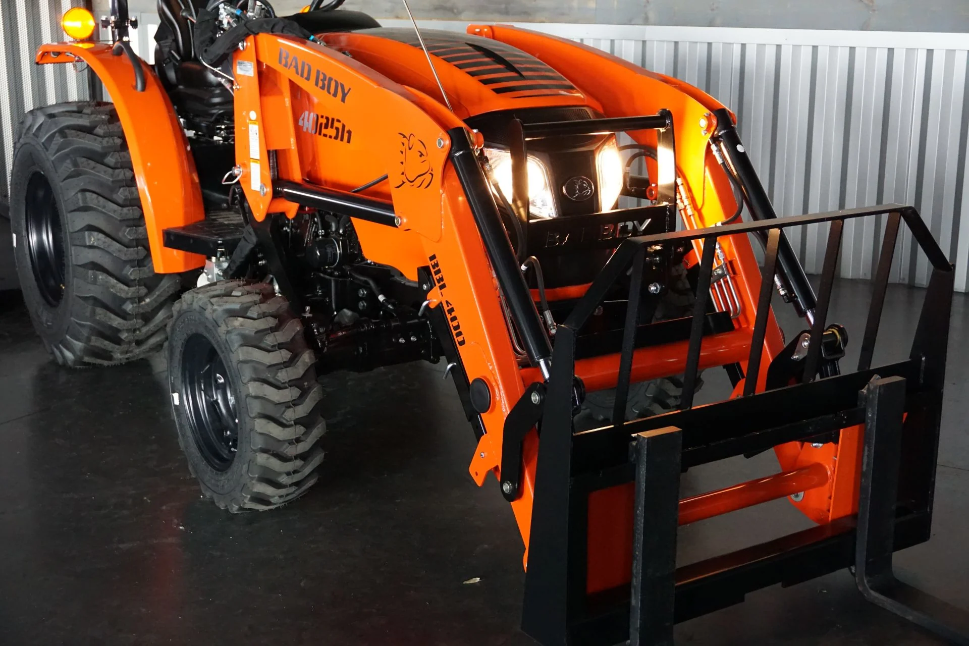4025H Essentials Package Tractor, Loader, Bucket, 5' Brush Cutter, 42" Pallet Forks - Image 20