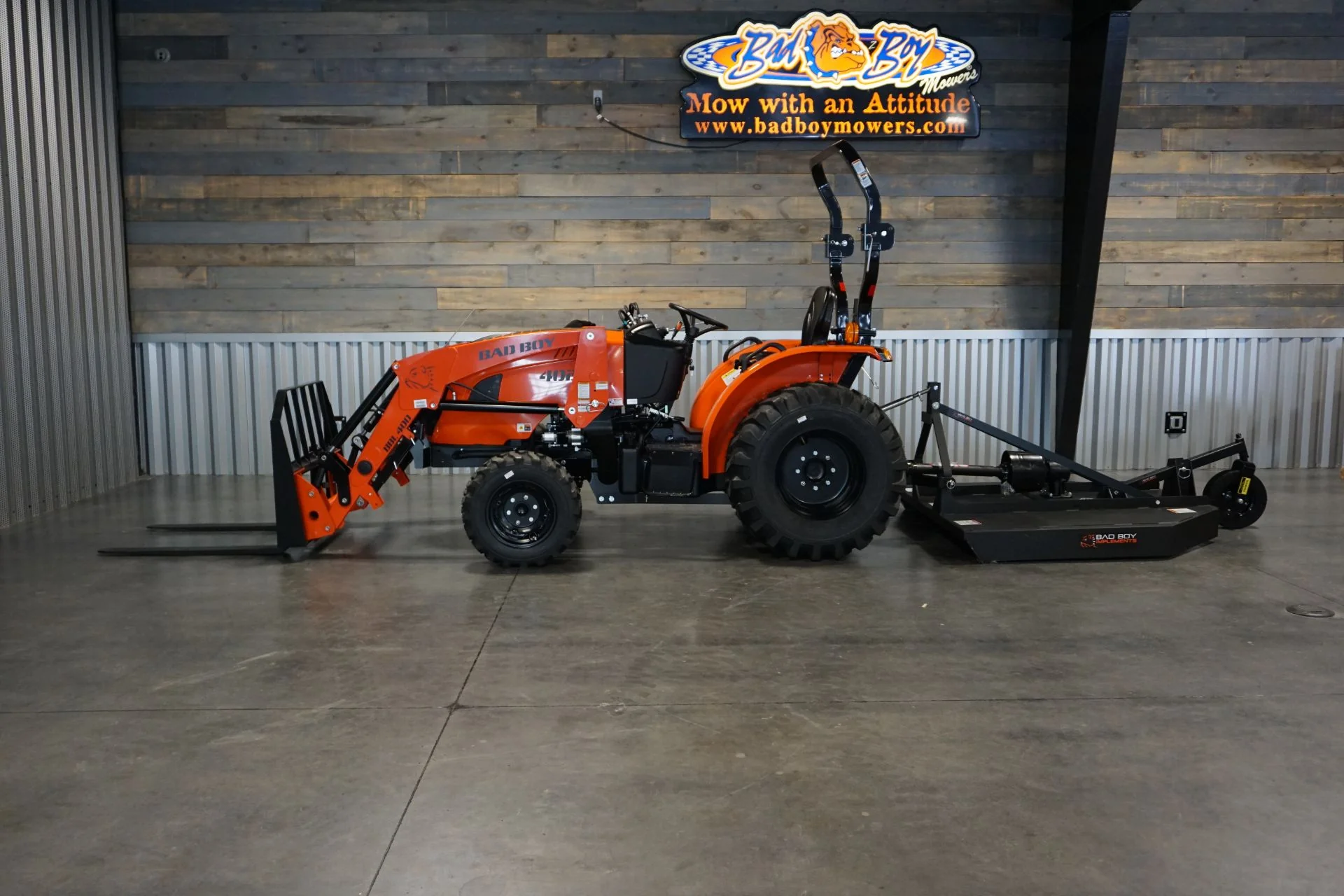 4025H Essentials Package Tractor, Loader, Bucket, 5' Brush Cutter, 42" Pallet Forks - Image 4