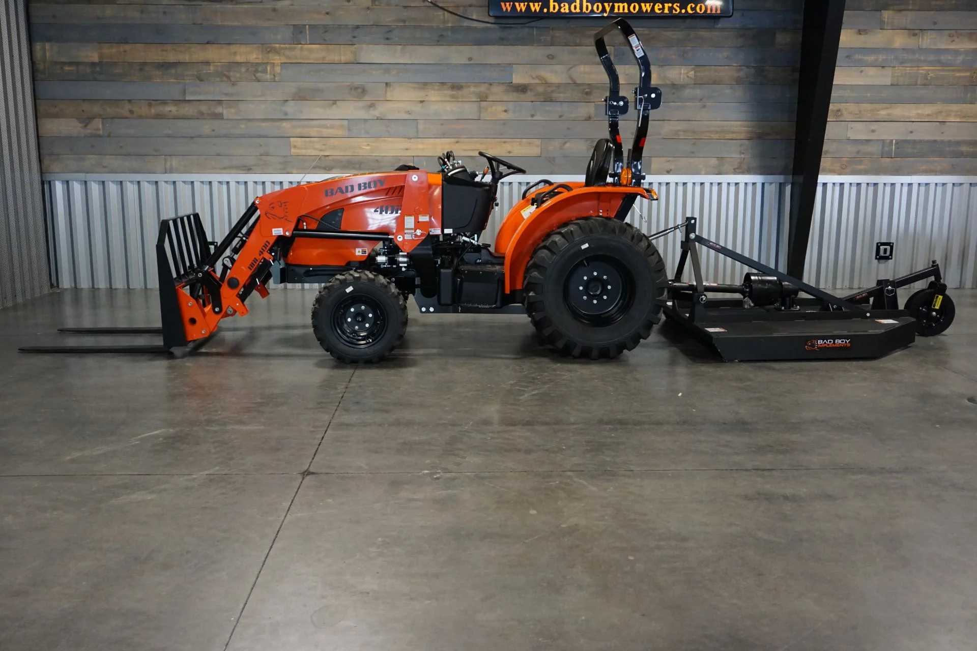 4025H Essentials Package Tractor, Loader, Bucket, 5' Brush Cutter, 42" Pallet Forks - Image 5