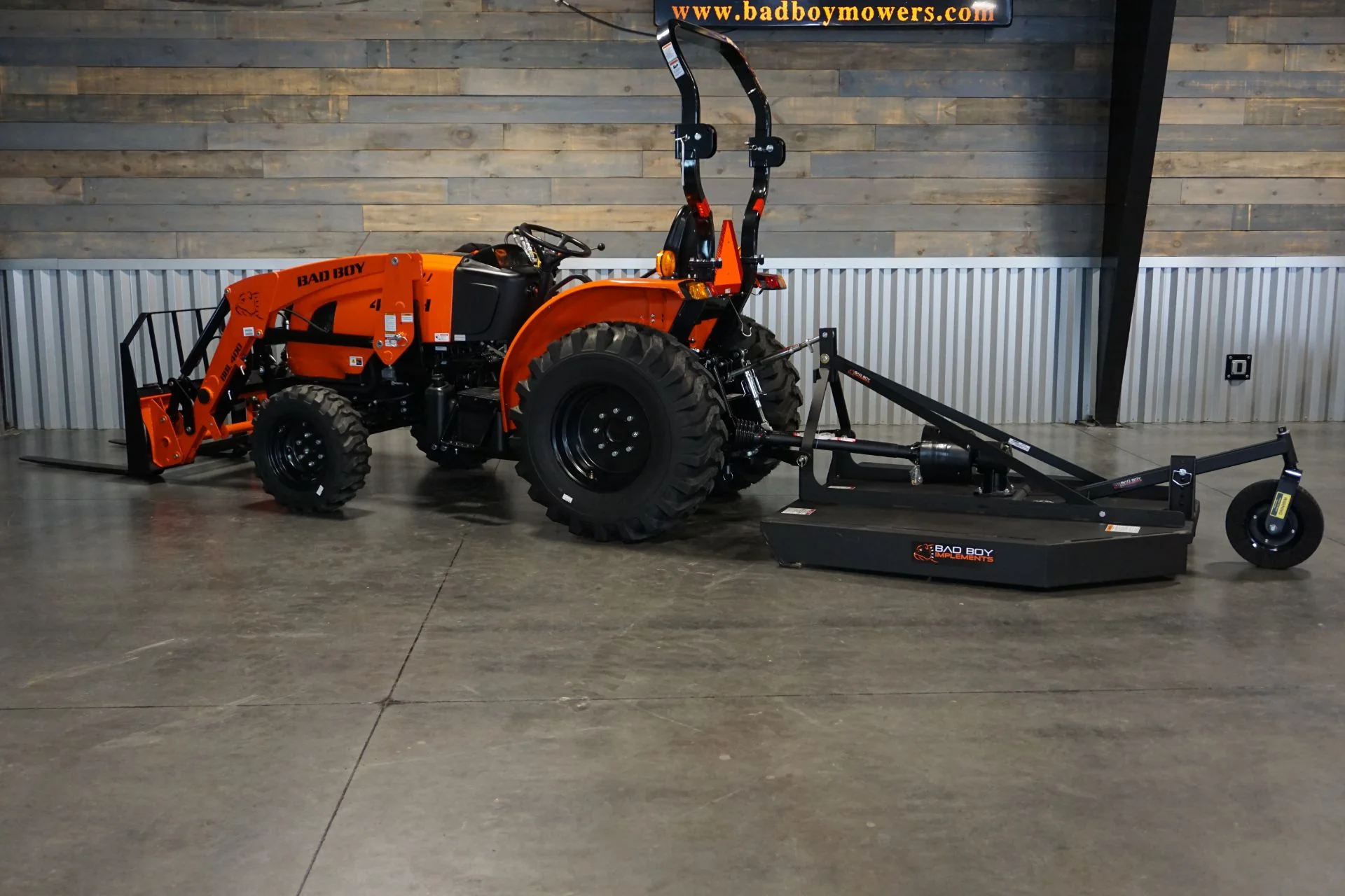 4025H Essentials Package Tractor, Loader, Bucket, 5' Brush Cutter, 42" Pallet Forks - Image 7